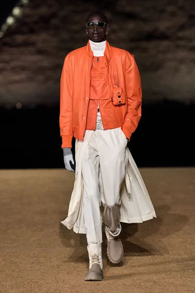 Look 48